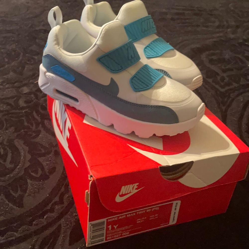 BRAND NEW Nike Air Max